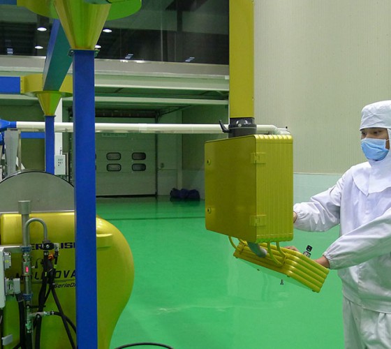 公司擁有三條原裝進(jìn)口冷榨橄欖油加工生產(chǎn)線(xiàn)，兩條德國(guó)福樂(lè)偉和一條意大利貝亞雷斯單一品種生產(chǎn)線(xiàn)，日加工鮮果能力達(dá)560噸，通過(guò)低溫純物理冷榨最大..